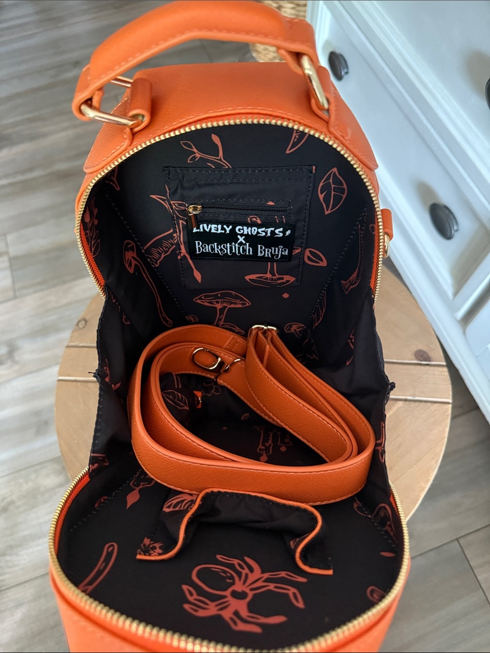 Coffin-Shaped Halloween Handbag with Jack-O'-Lantern Face - Picture 3 of 7